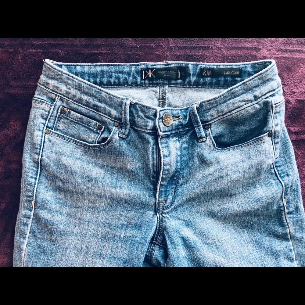 KIM KARDASHIAN SKINNY STRETCH BLUE JEANS.